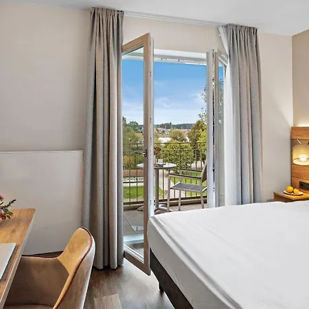 Seeblick Hotel 3*